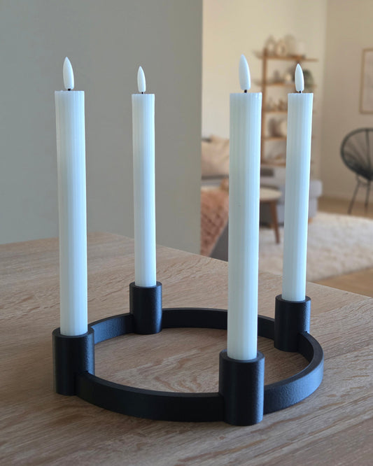 Adventskrans lysestage i sort – bæredygtig 3D print fra Hartli til fire kronelys, moderne juledekoration