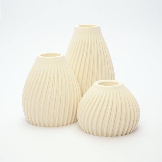 Sæt af 3 LED lysestager i Cream – ribbet finish og konisk form, bæredygtigt design