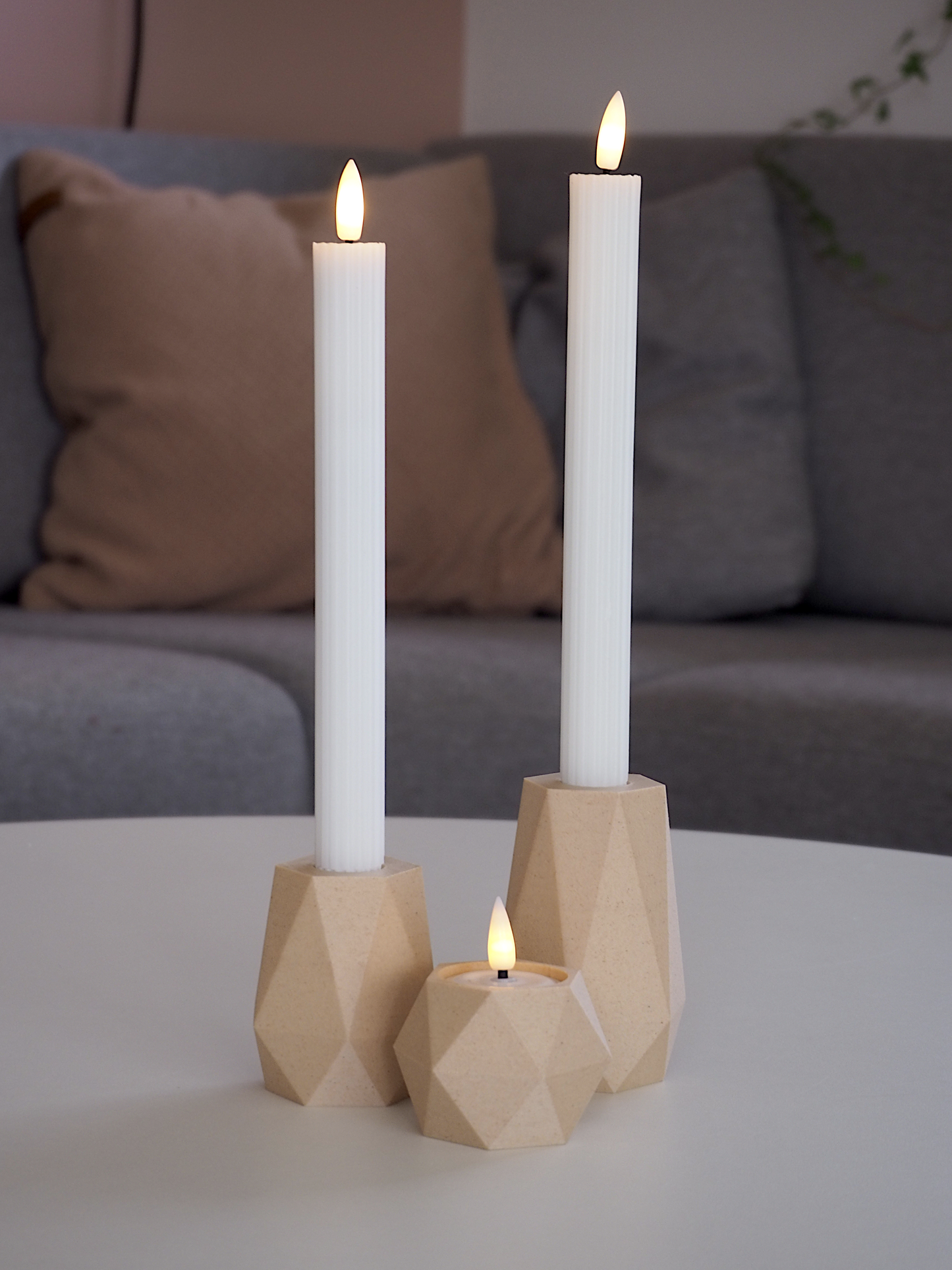 Birk GEOMETRIC LED lysestagesæt – bringer varme og struktur til hjemmet