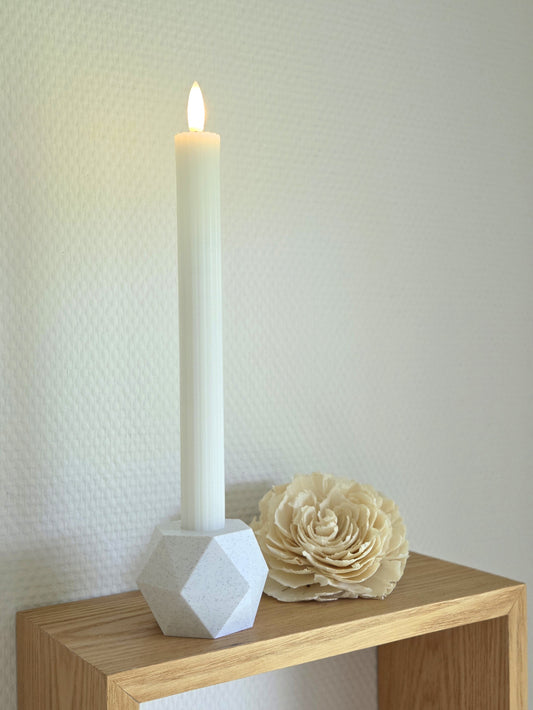 LED kronelys i marmor GEOMETRIC lysestage – elegant tilføjelse til skandinavisk indretning