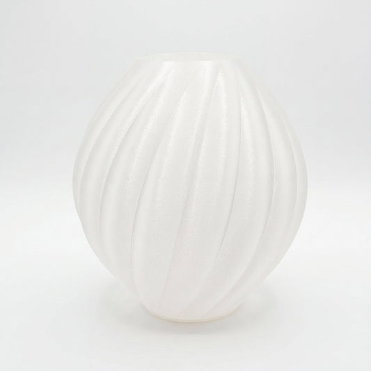 Transparent Swirl vase fra Hartli på hvid baggrund.