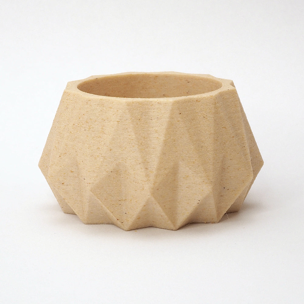 KANT fyrfadsstage i birk til LED fyrfadslys – mat finish og ribbet origami struktur