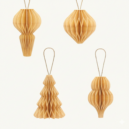 Sæt med fire træ farvede honeycomb juleornamenter som birk julepynt