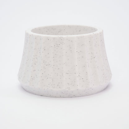 Marmor fyrfadsstage i ribbet design – ARC kollektion