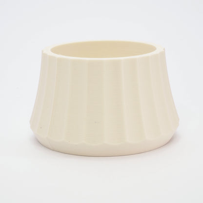 Cream fyrfadsstage i ribbet design – ARC kollektion