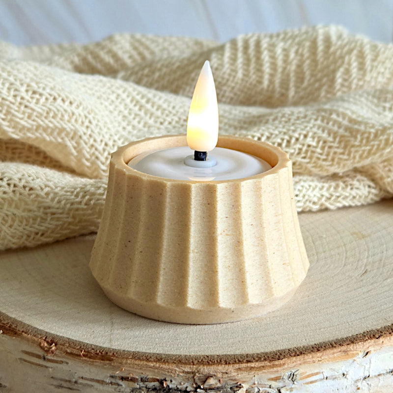 Minimalistisk birk lysestage på bord – dansk bæredygtigt design