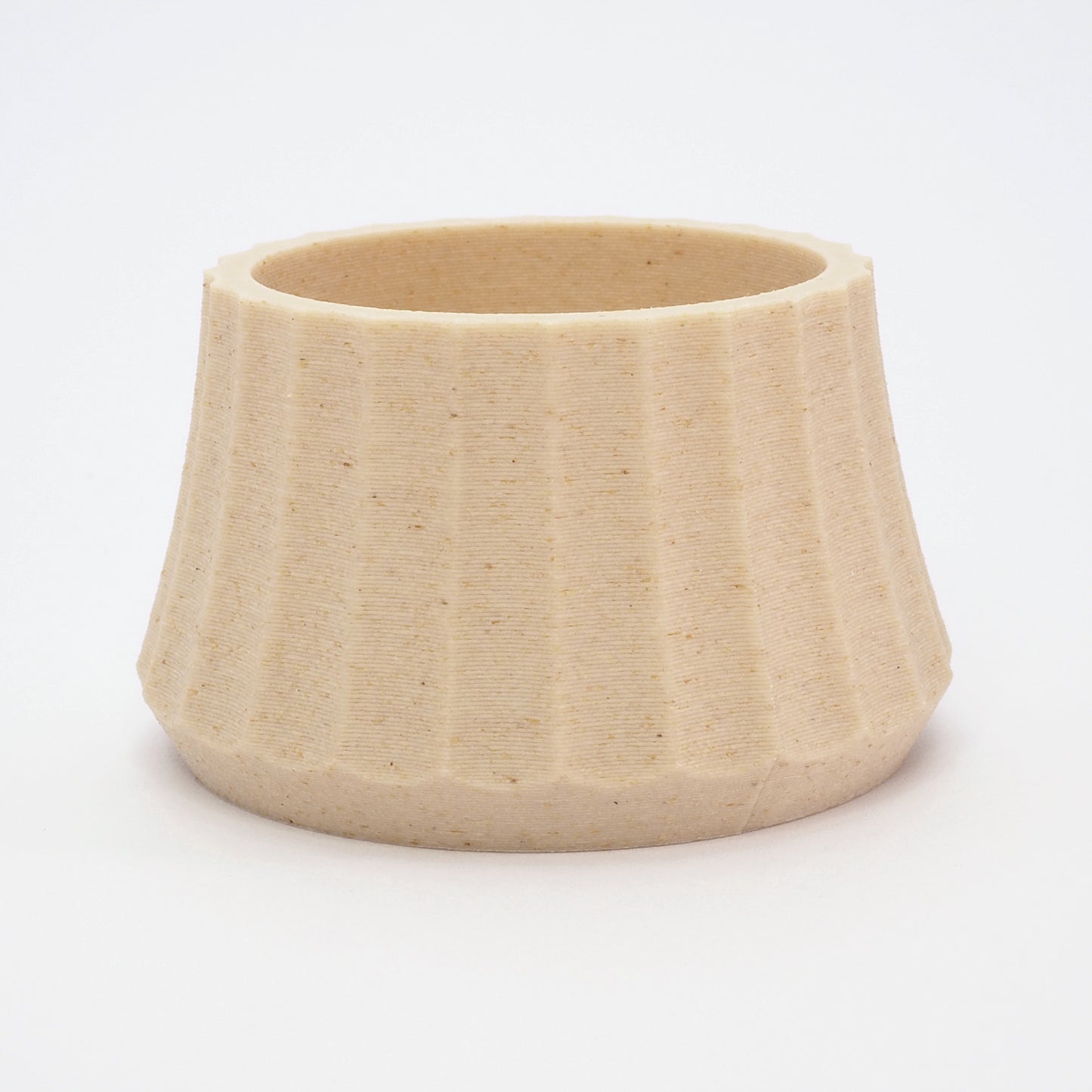 Birk fyrfadsstage i ribbet design – ARC kollektion