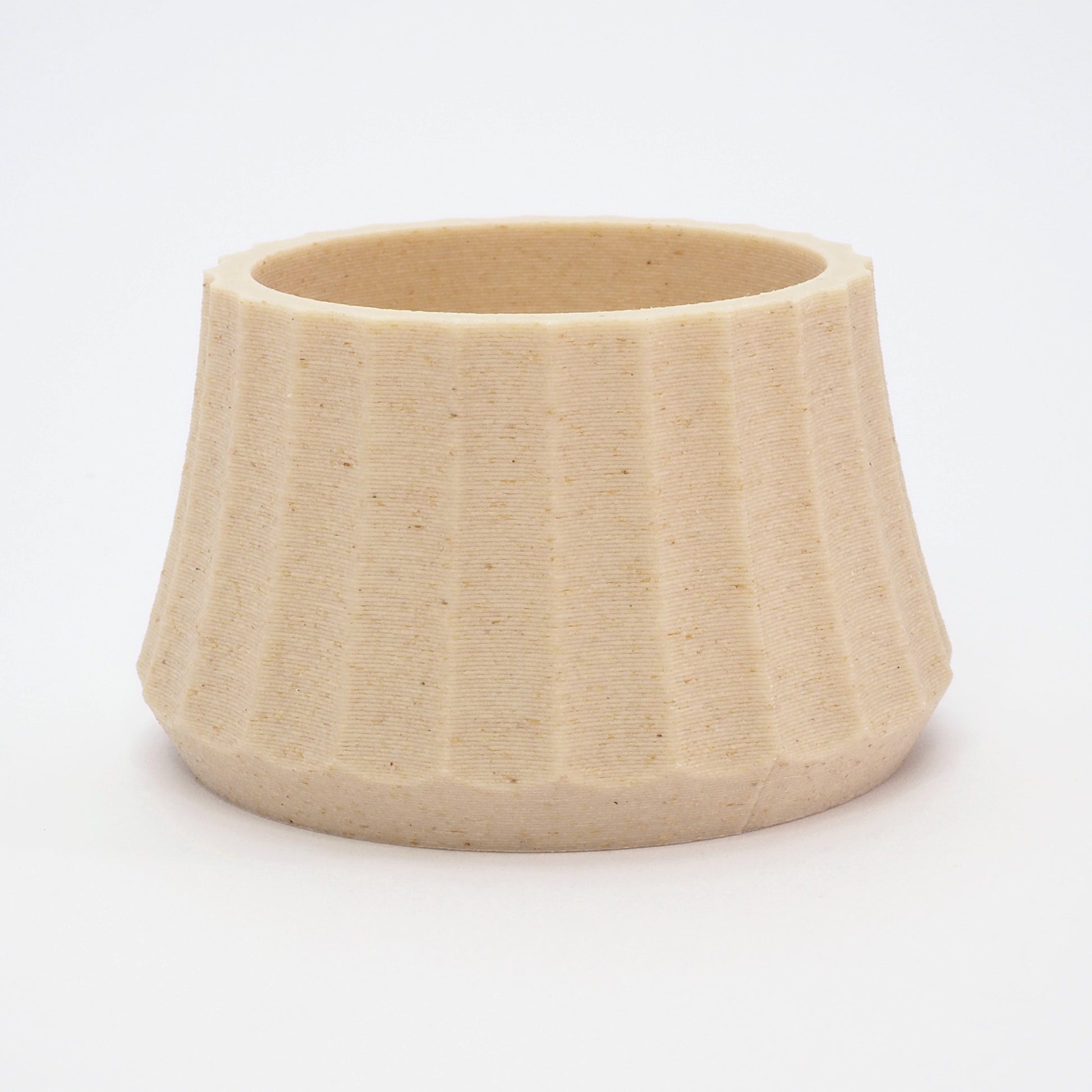 Birk fyrfadsstage i ribbet design – ARC kollektion