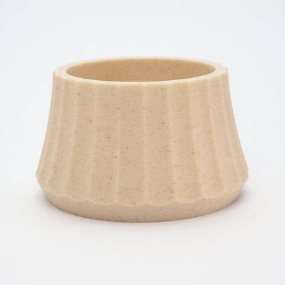 Birk fyrfadsstage i ribbet design – ARC kollektion