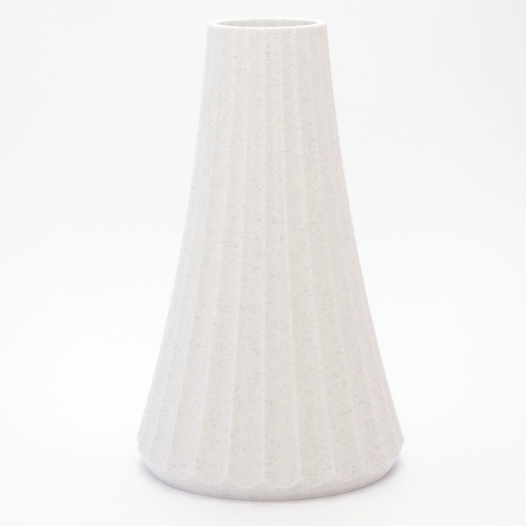 Vase i Marmor-look med konisk form og diskret farvespil – let og elegant udtryk