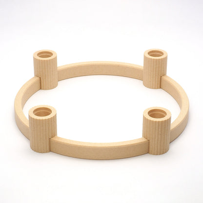 Adventskrans lysestage i birk – 3D printet krans med fire riflede lyseholdere i dansk design, set fra siden