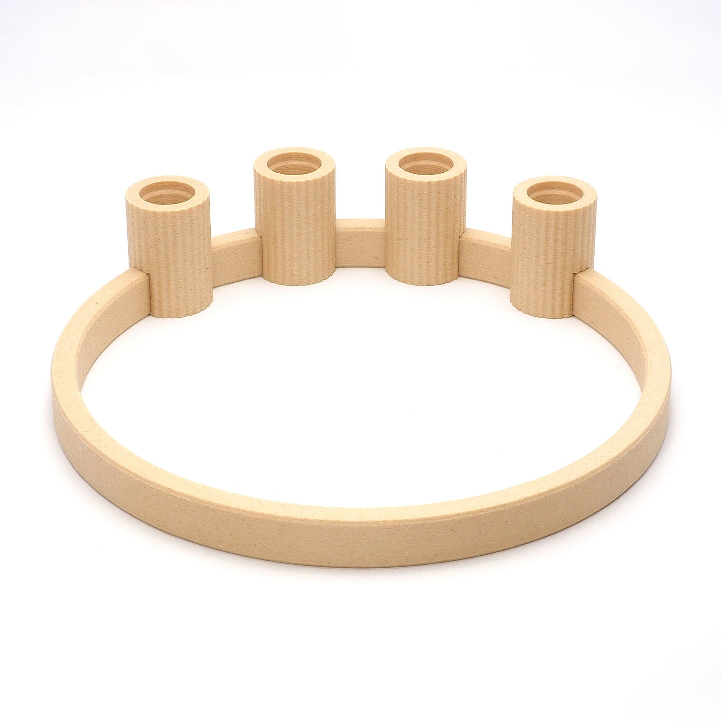 Adventskrans lysestage i birk – moderne 3D printet krans med fire riflede lyseholdere, minimalistisk og skandinavisk design