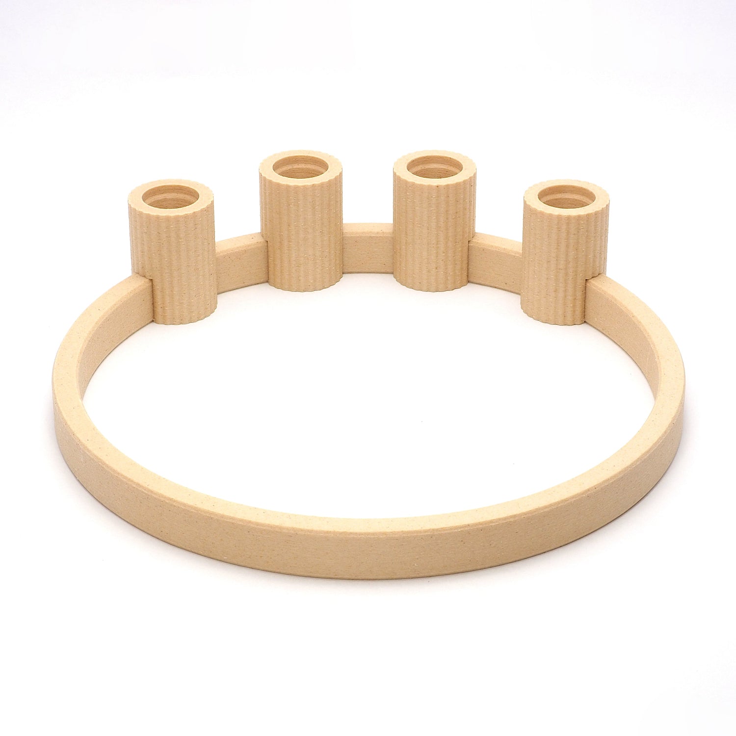 Adventskrans lysestage i birk – moderne 3D printet krans med fire riflede lyseholdere, minimalistisk og skandinavisk design