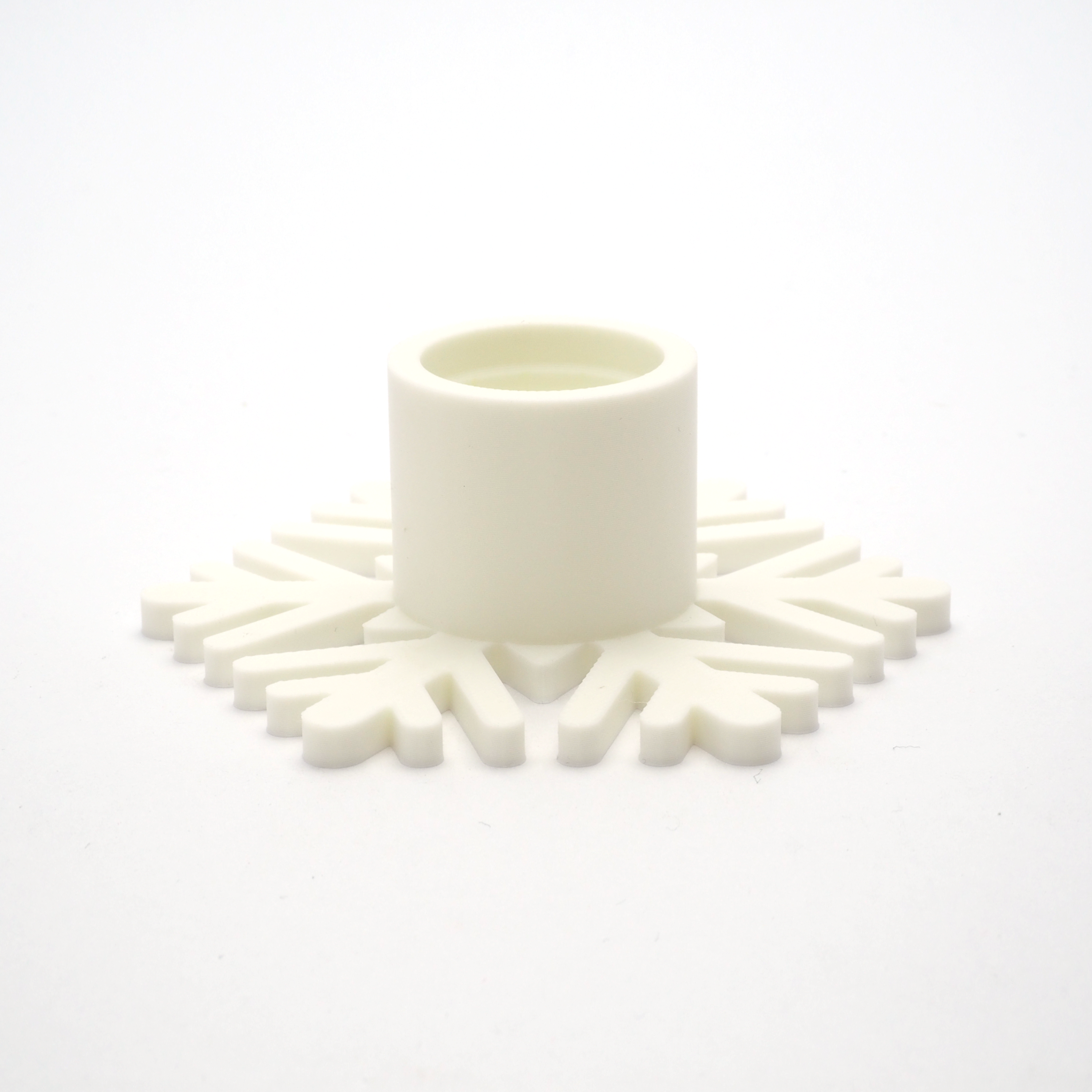 Snefnug fyrfadsstage i hvid - juledekoration i 3D print med nordisk elegance og bæredygtigt dansk design