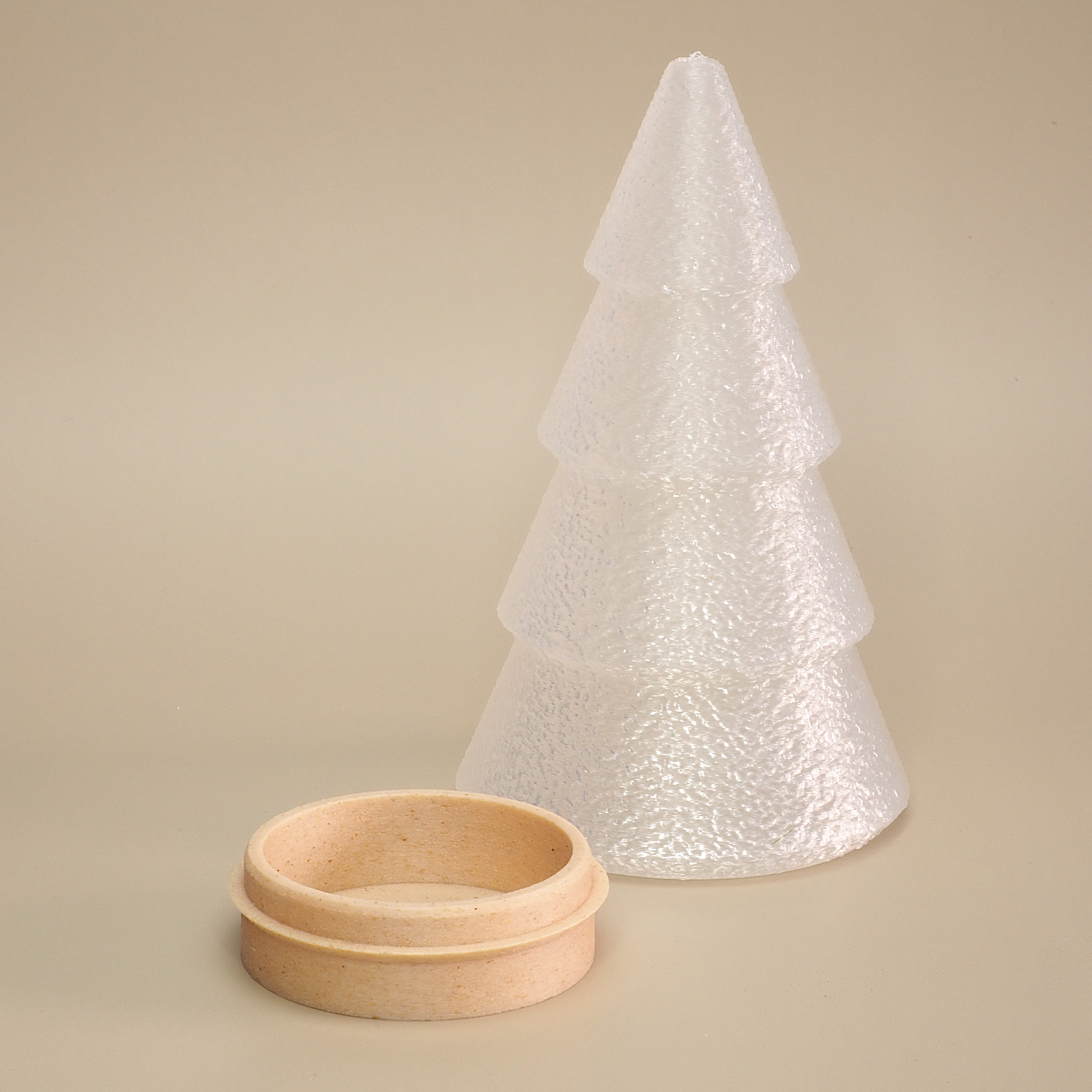 Transparent juletræ fyrfadsstage – minimalistisk og bæredygtigt design lavet med 3D print