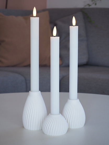 Hvid LED lysestager med LED‑lys – enkelt og lyst look i hjemmet