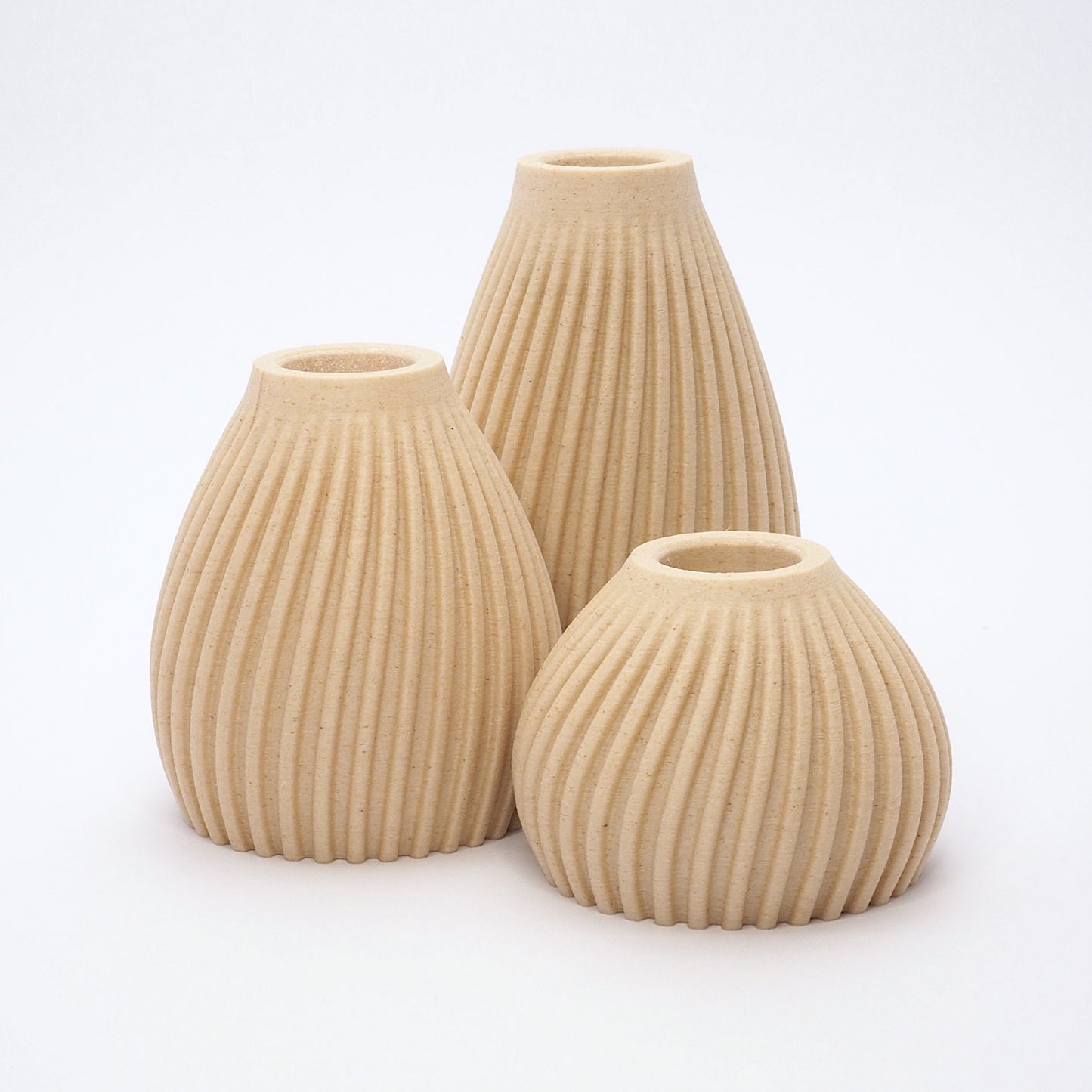 Set af 3 LED lysestager i Birk – naturfarvet nuance, ribbet design