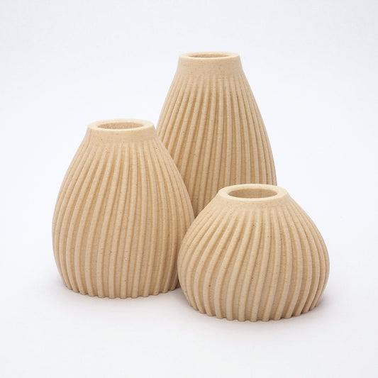 Set af 3 LED lysestager i Birk – naturfarvet nuance, ribbet design