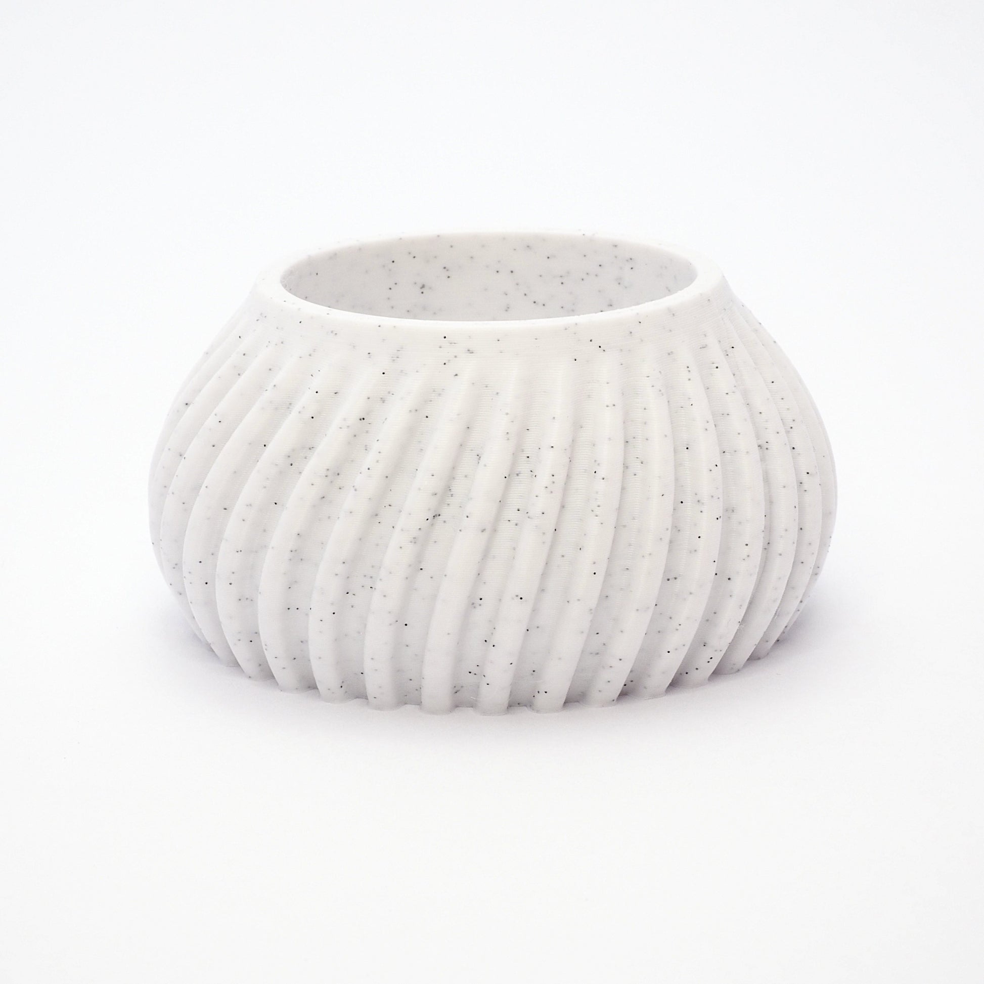 Flute fyrfadsstage i Marmor 3,5 cm – let steninspireret udtryk og ribbet struktur