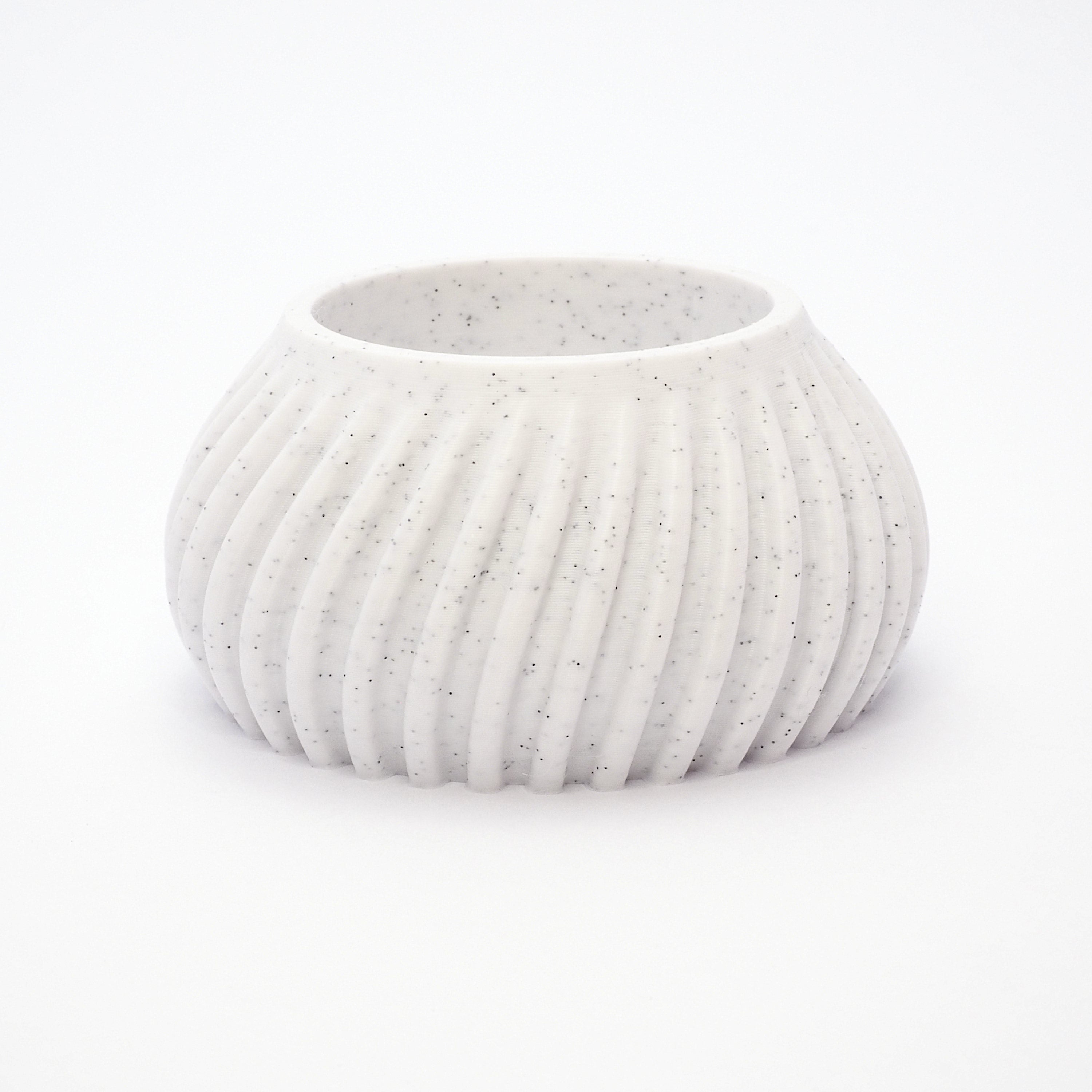 Flute fyrfadsstage i Marmor 3,5 cm – let steninspireret udtryk og ribbet struktur