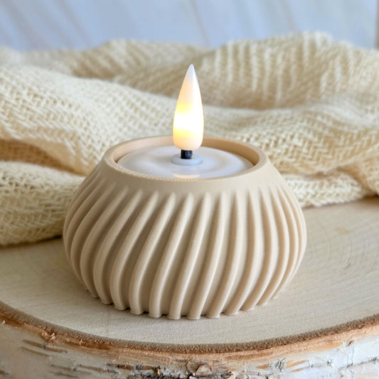 Beige Flute stage med LED fyrfadslys – skaber varme og ro i indretningen