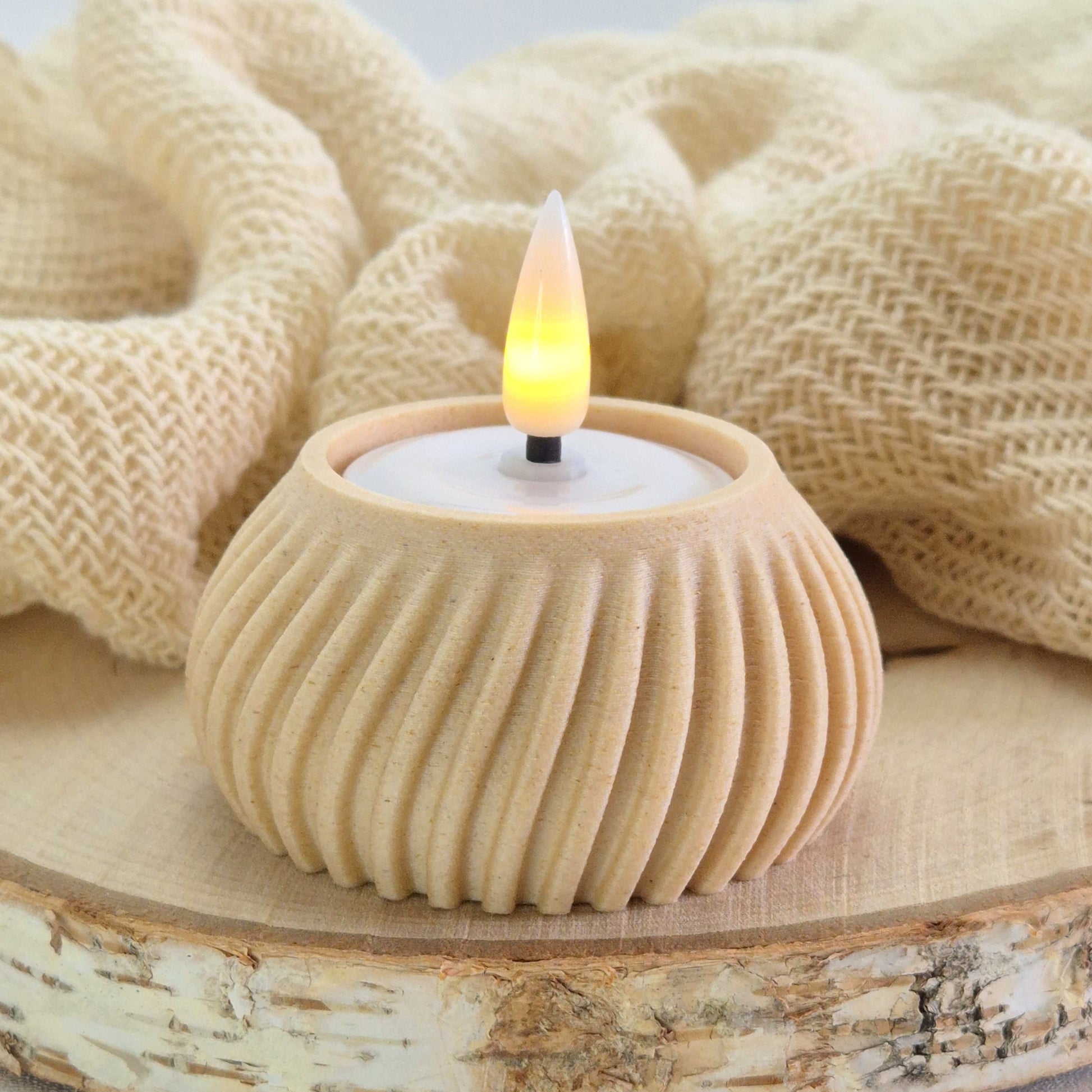 Birk Flute stage med LED fyrfadslys – hyggelig stemning og naturligt udtryk