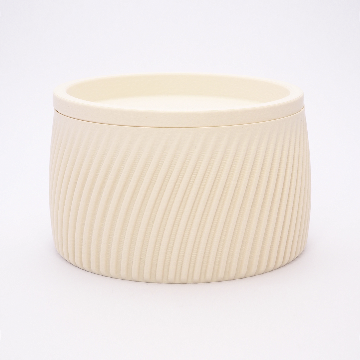 Flute opbevaringsboks i Cream 5/7 cm – låg, ribbet overflade og nordisk design