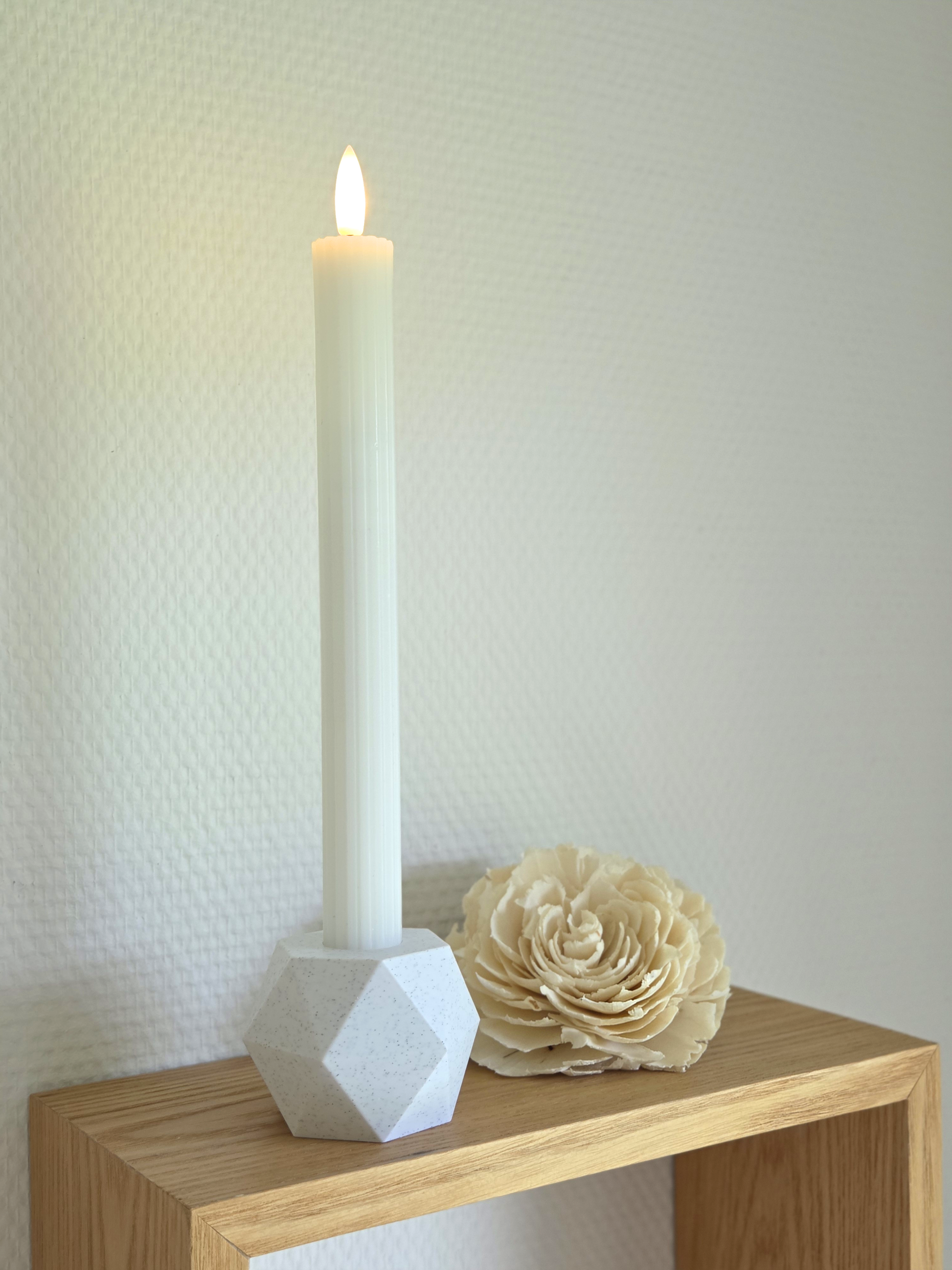 LED kronelys i marmor GEOMETRIC stage – elegant tilføjelse til skandinavisk indretning