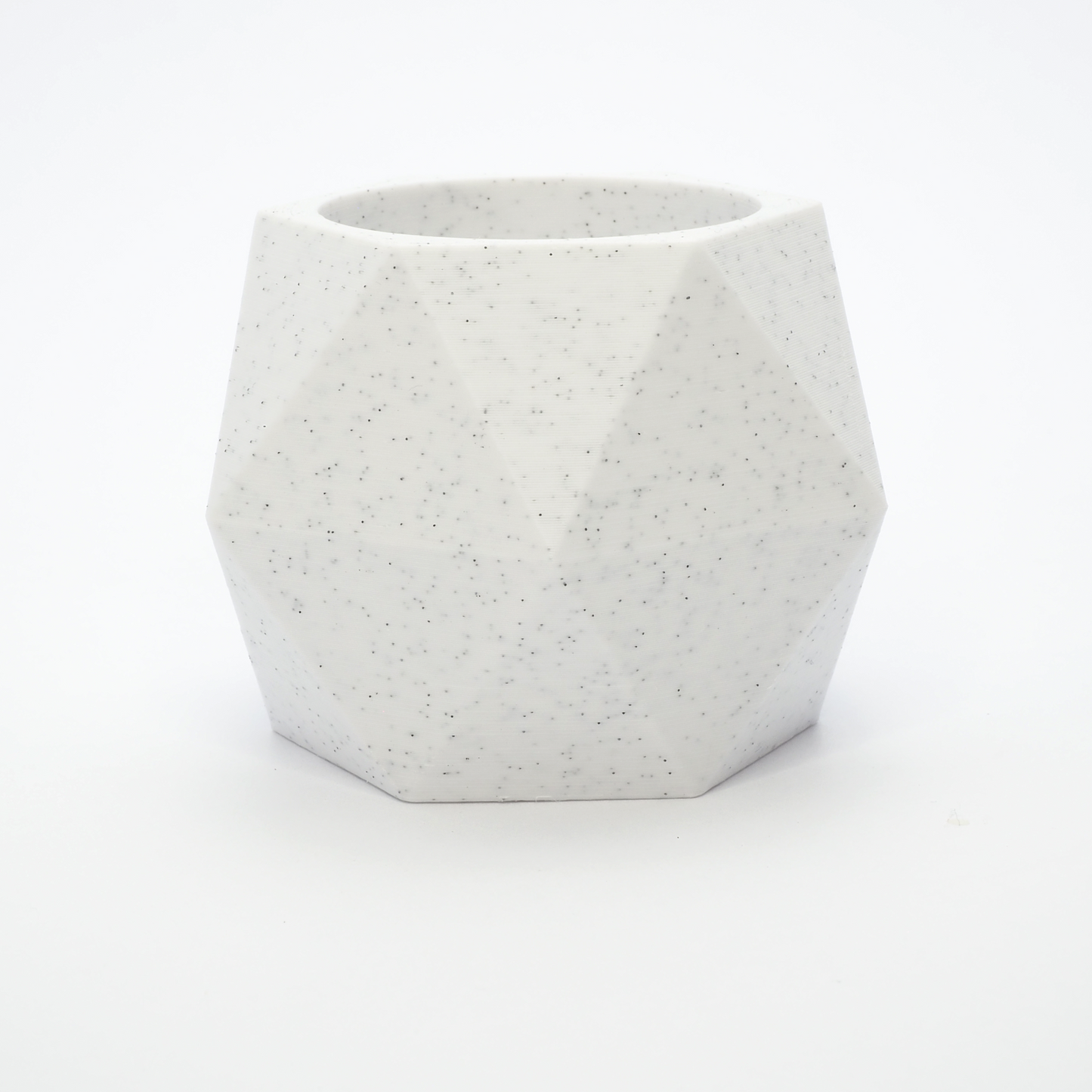 Marmor GEOMETRIC lysestage med åbning til LED fyrfadslys – facetskåret og stenlignende finish