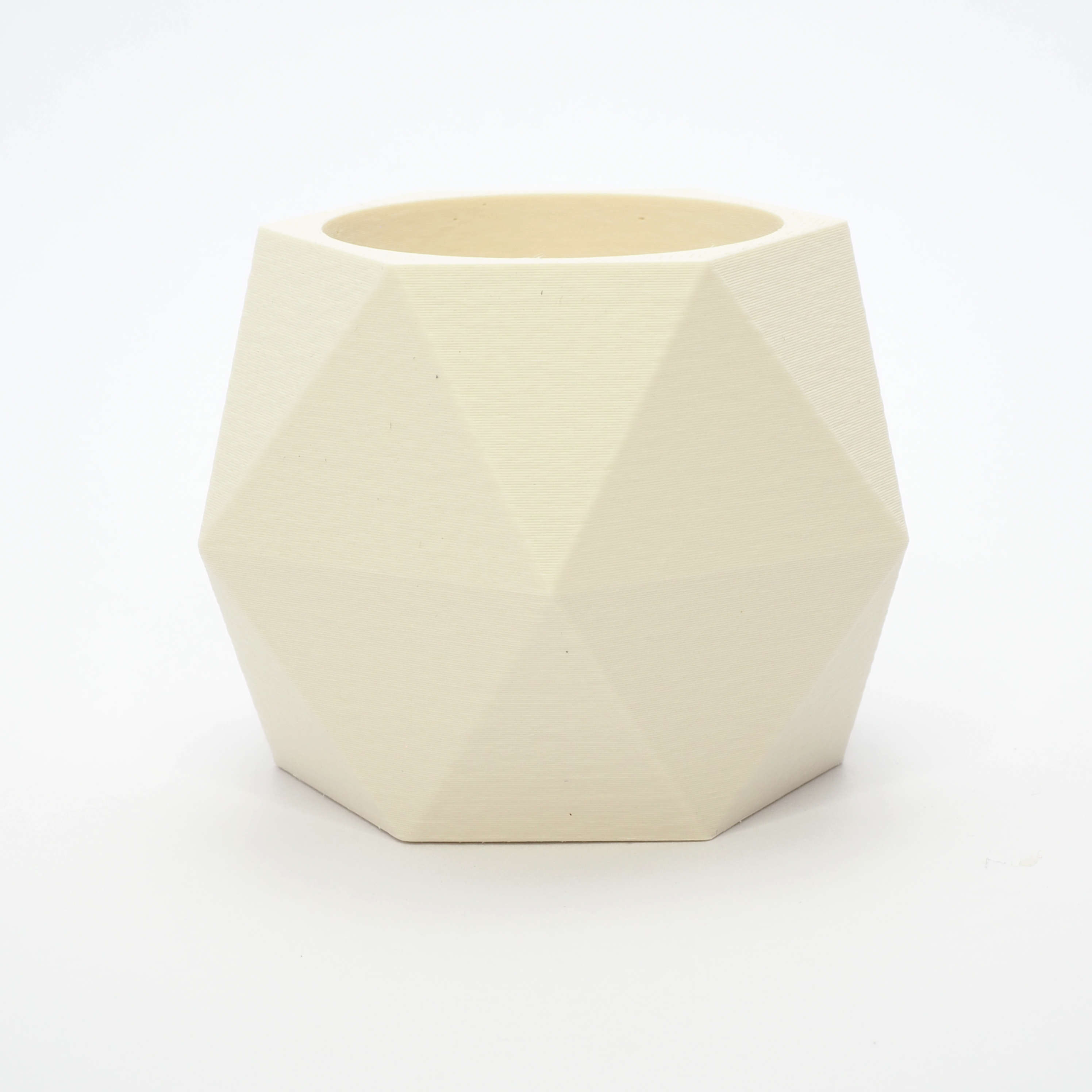 Vendbar lysestage i Cream med åbning til LED fyrfadslys – facetskåret form i mat finish