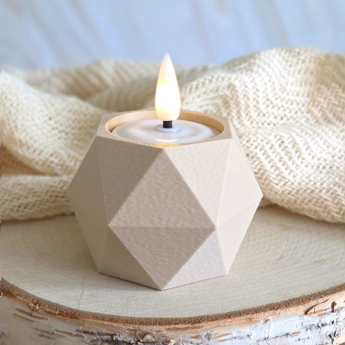 GEOMETRIC lysestage i Beige med LED fyrfadslys – skaber ro i bordopstilling