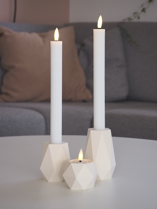 Cream GEOMETRIC LED lysestagesæt – moderne og rolig borddekoration