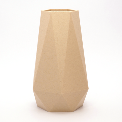 Geometric Vase i Birk 20/25 cm – facetteret struktur og naturfarvet nuance