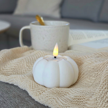 Græskar lysestage i hvid – bæredygtig 3D print fra Hartli, med LED fyrfadslys stylet til efterårshygge med plaid og te