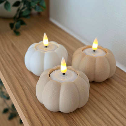 Græskar lysestager i hvid, beige og birk – bæredygtigt 3D print fra Hartli, med LED fyrfadslys som hyggelig efterårsdekoration