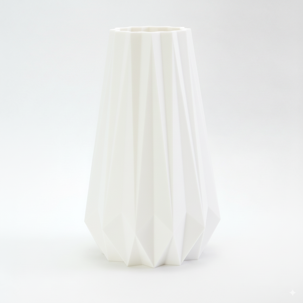 KANT Vase i hvid 20/25 cm – ren hvid nuance, skarpe facetter