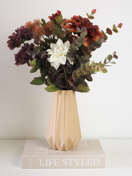 Birk vase med blomster – indbydende og varm stemning i hjemmet