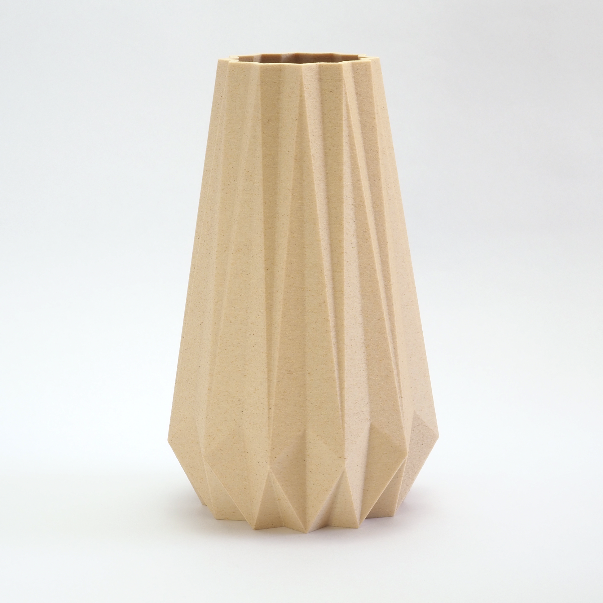 KANT Vase i birk 20/25 cm – naturfarvet tone og facetteret form