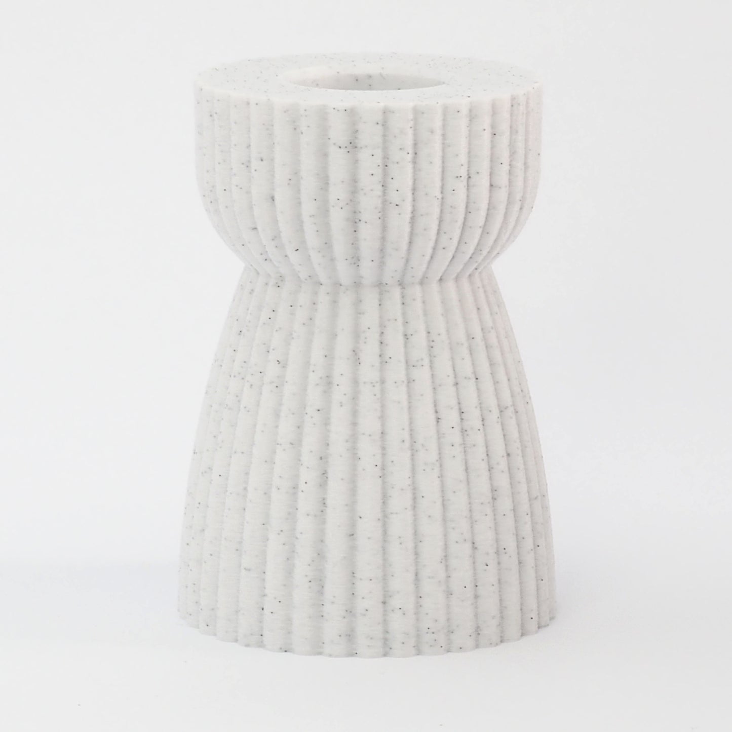 RIBB lysestage i Marmor – elegant timeglasform til kronelys. Printet på bestilling i Danmark med bæredygtige, plantebaserede materialer og minimal spild.