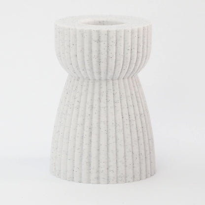 RIBB lysestage i Marmor – elegant timeglasform til kronelys. Printet på bestilling i Danmark med bæredygtige, plantebaserede materialer og minimal spild.