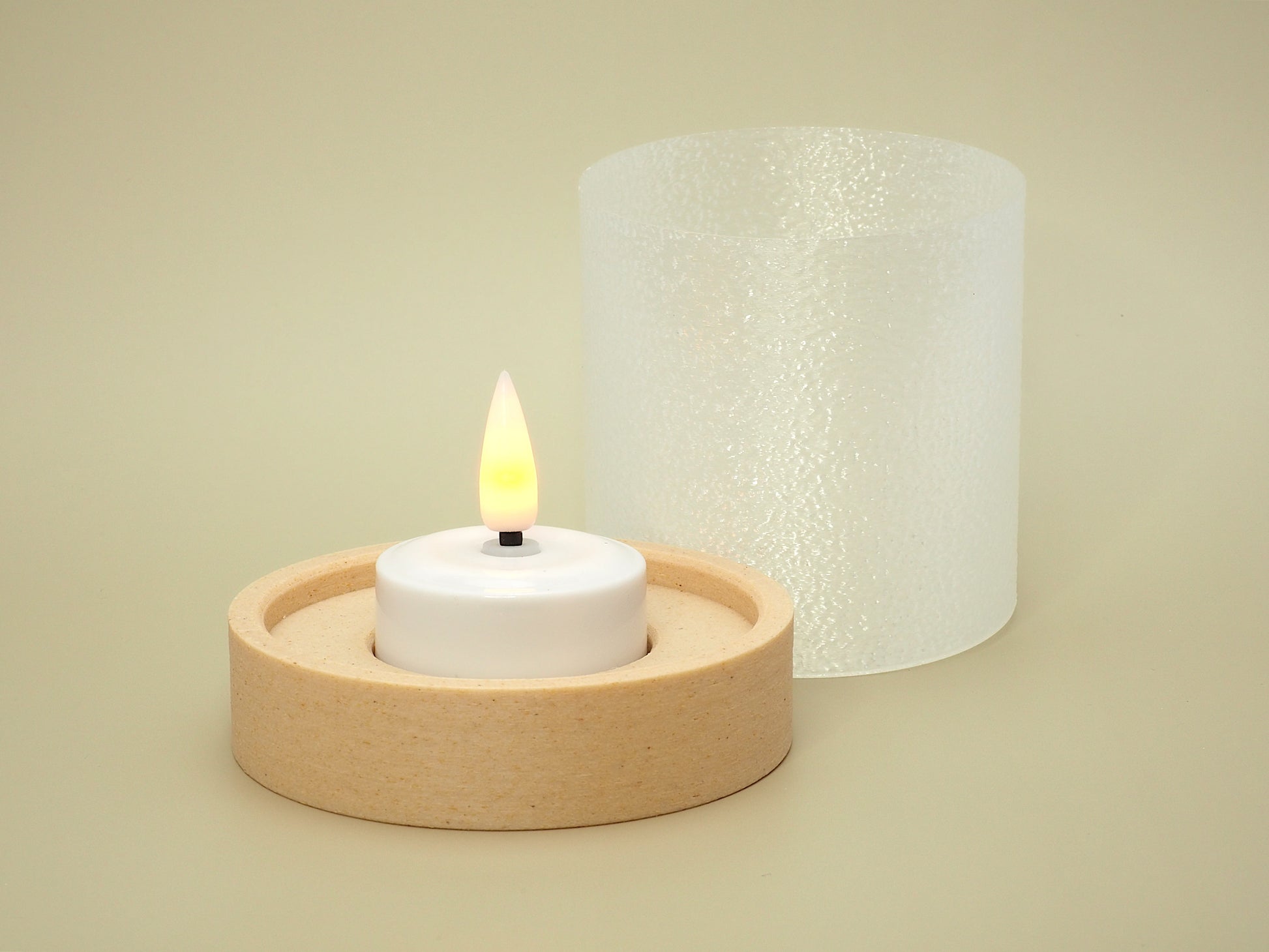 Fyrfadsstage med LED-lys og løs klar skærm – enkel og sikker belysning