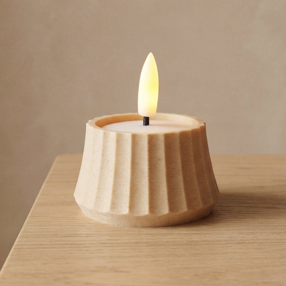 ARC fyrfadsstage i birk fra Hartli – minimalistisk lysestage i dansk design med bløde buer.