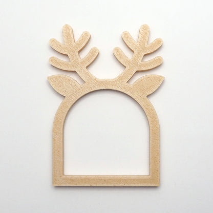 Birk farve rensdyr servietring med gevirdetaljer, perfekt som juleservietring til borddækning. Viser bagsiden