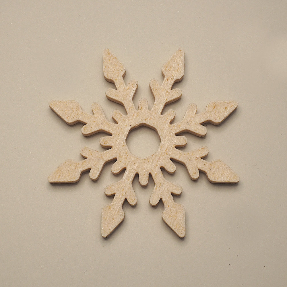 Birk farvet snefnug julepynt – velegnet til juletræ, adventsgaver, vinduer og dekorative grene.