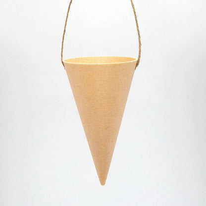 Birk glat kræmmerhus i minimalistisk design som julepynt