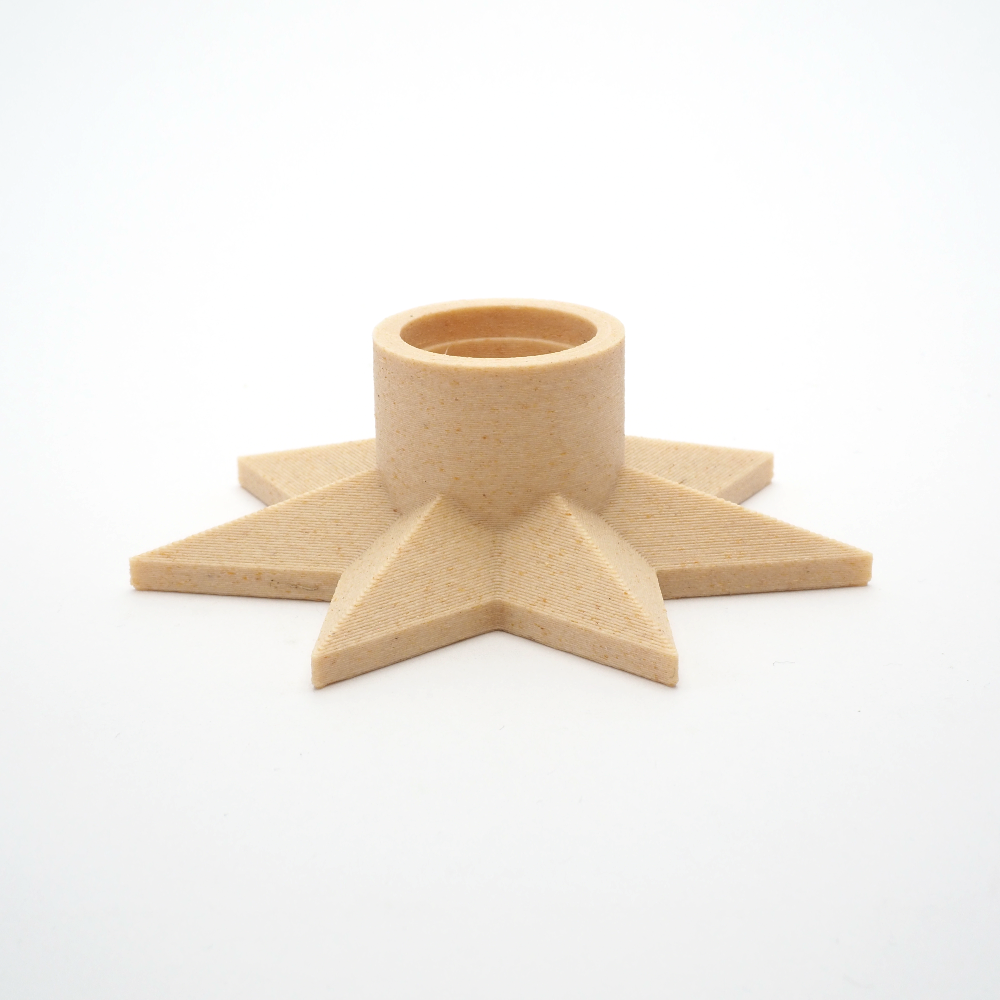 Stjerneformet lysestage i birkfarve – 3D print med varme toner og minimalistisk dansk juleæstetik