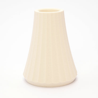 ARC lysestage i cream til LED kronelys, riflet overflade og dansk design