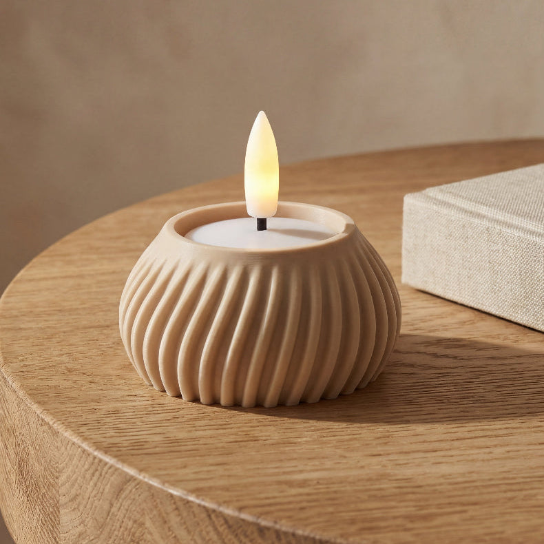 FLUTE fyrfadsstage til LED fyrfadslys i beige - dansk design produceret på bestilling