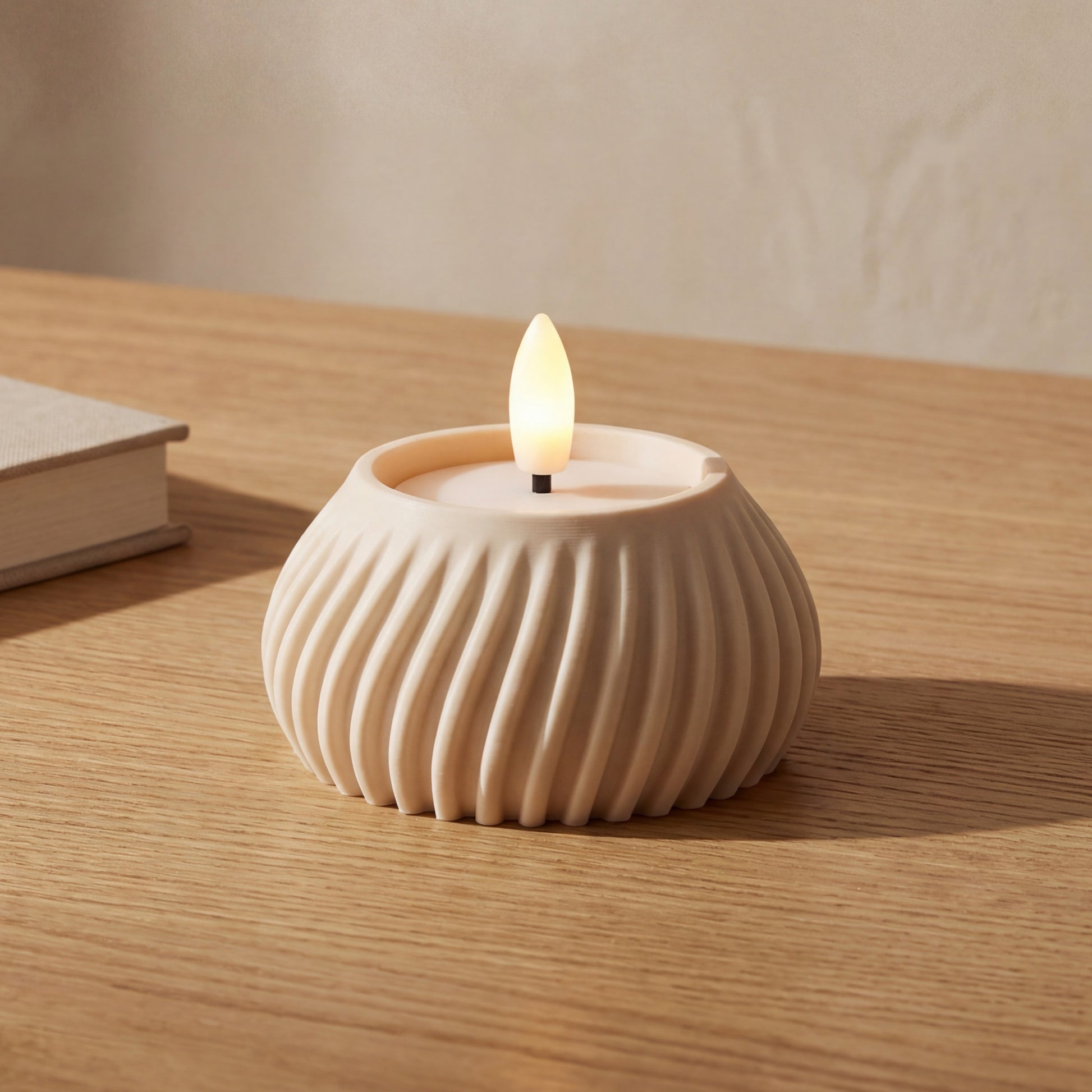 FLUTE fyrfadsstage til LED fyrfadslys i cream - dansk design produceret på bestilling