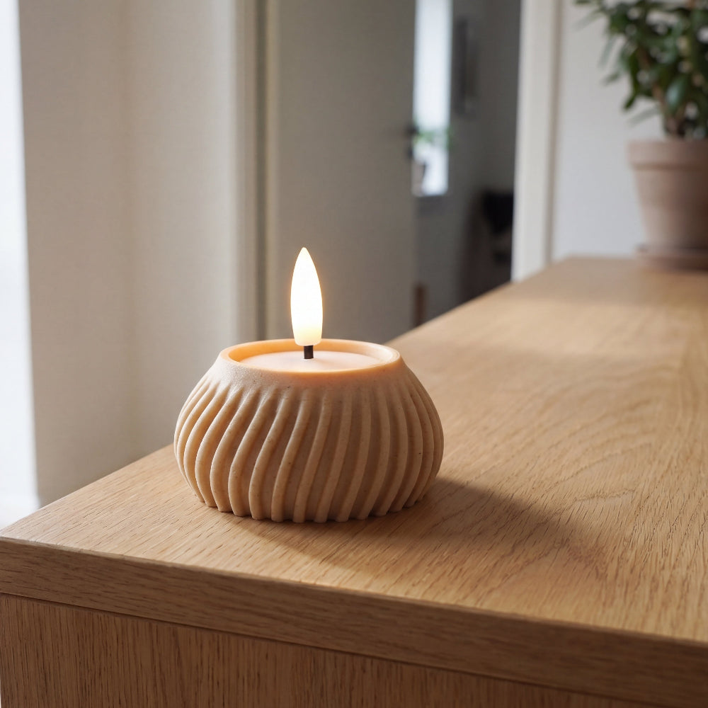 FLUTE fyrfadsstage til LED fyrfadslys - moderne dansk design med matte overflade i birk